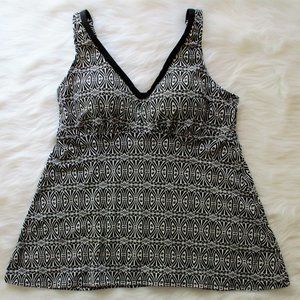 Black & White Flowy Tankini Swim Top Size 16